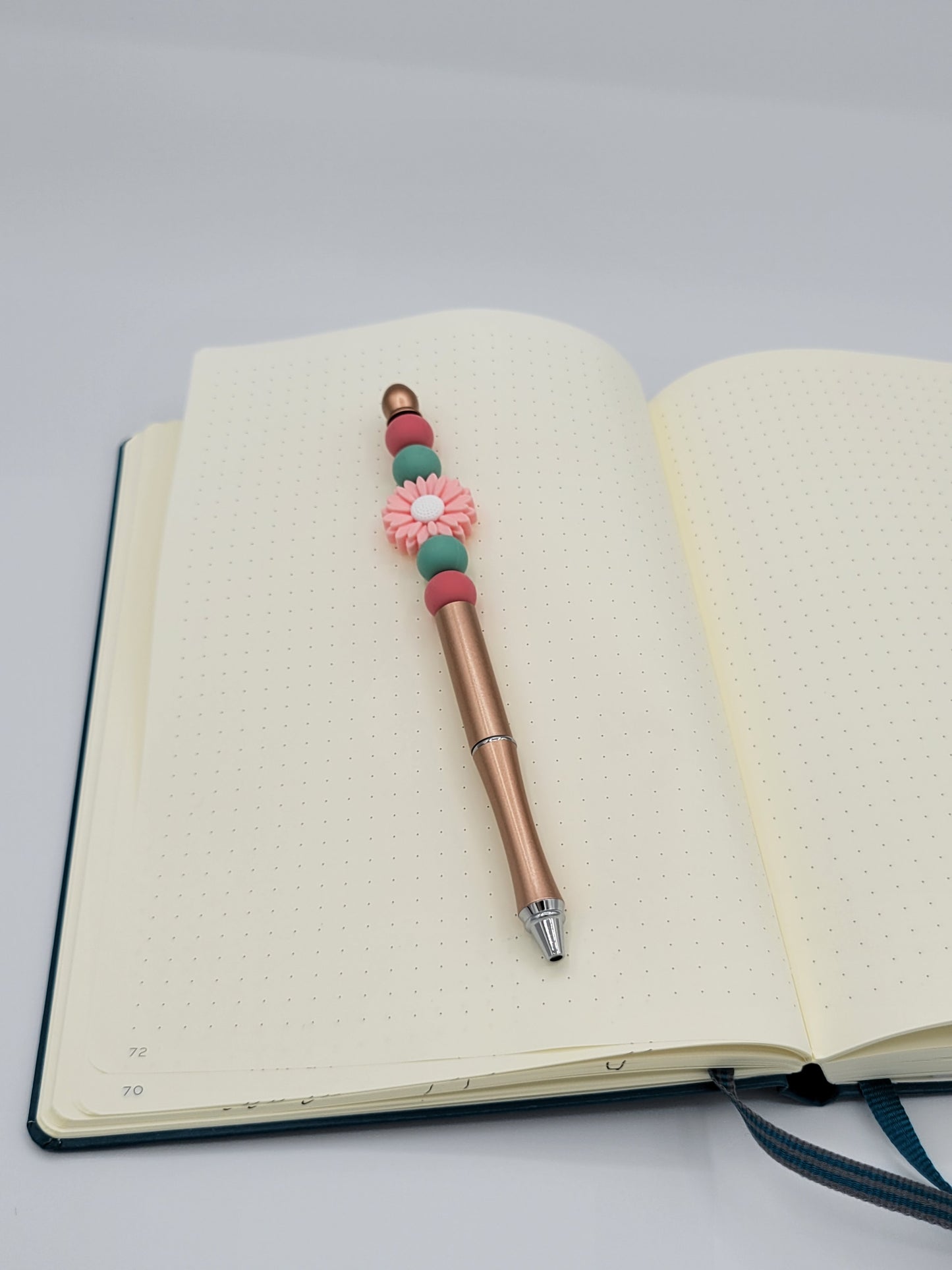 Rose Gold Daisy Beaded Refillable Metal Pen