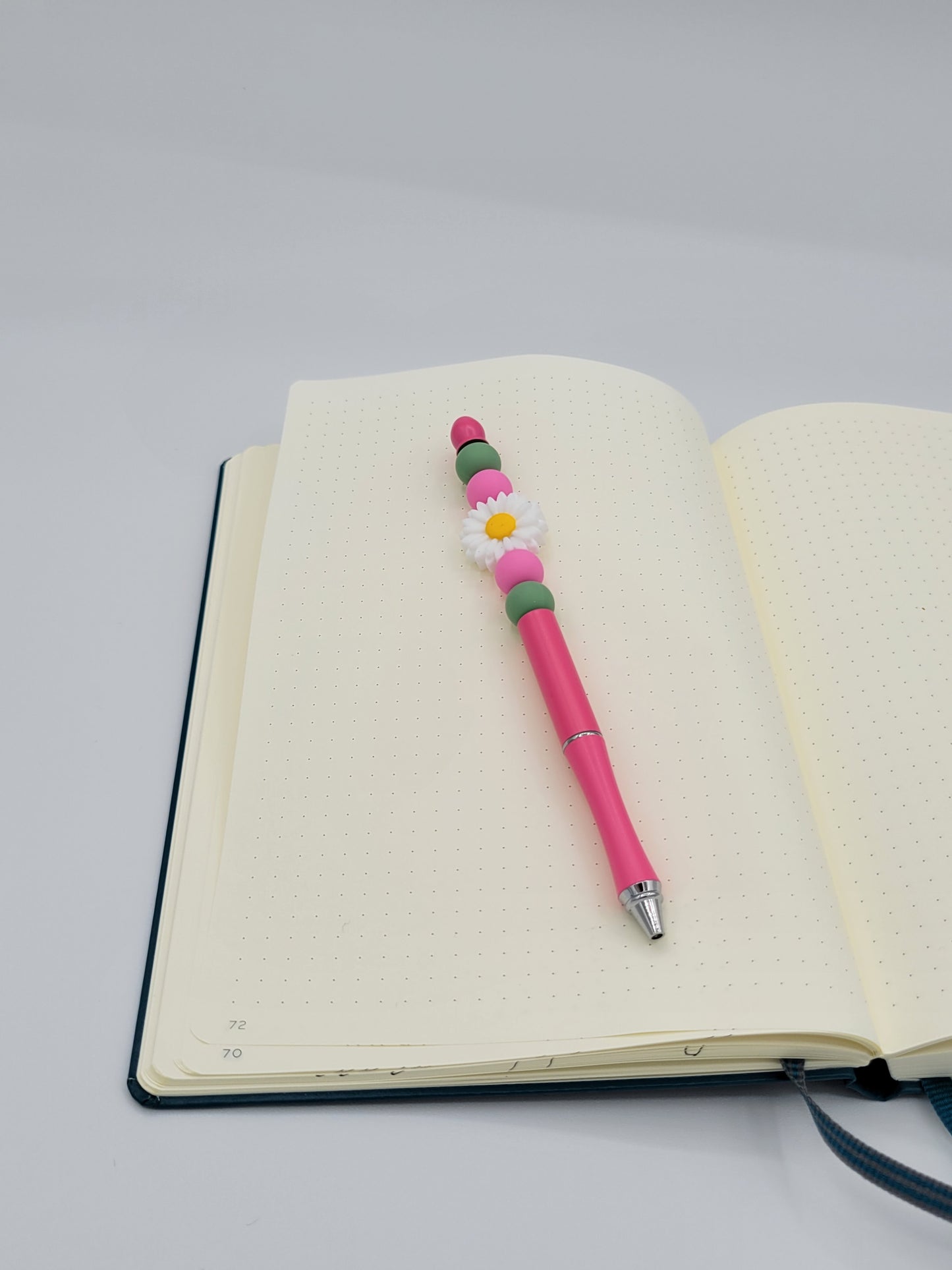 Daisy So White Pink Beaded Refillable Metal Pen