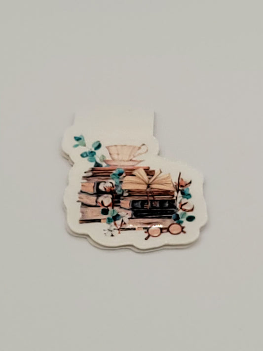 0082 - Vintage Book Lover - Magnetic Bookmark